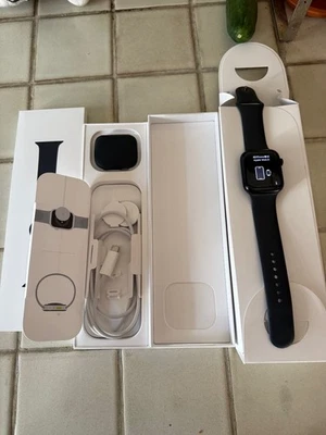 Apple Watch Series 9 45mm Aluminiumgehäuse mit Sportarmband - Mitternacht,... - Bild 1 von 3