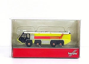 Herpa Wings Airport Fire Engine-Lime green 1:200 (532921) - Picture 1 of 2