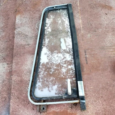 61-68 International Harvester  Travelall Front Right / Passenger  WIng Window  — 第 1/2 张图片