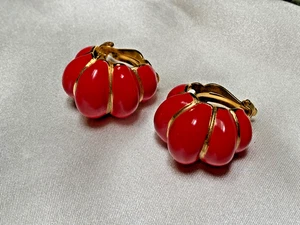 Signed TAT Red Enamel Matte Gold Gilded Puffy Chunky Statement Clip Earrings Vtg - Picture 1 of 8