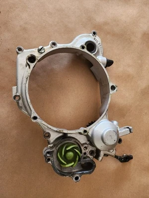Cubierta interior del embrague del motor lado derecho Yamaha YZ125 YZ 125 1993 89-93 Foto 1 de 4