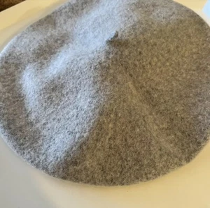 NORDSTROM RACK WOMENS  CLASSIC FELTED WOOL  BERET GRAY  OS NWOT - Picture 1 of 10