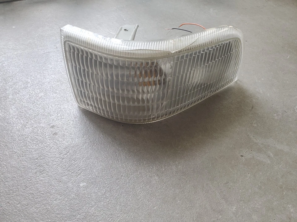 1992-1996 Buick Roadmaster 2 Bulb LH Driver Turn Signal Corner Marker - Imagem 1 de 4