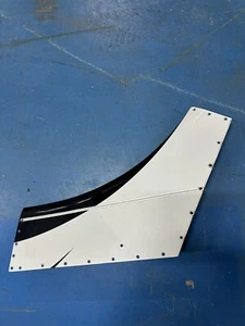 104502-002 (USE: 460-122) Piper PA46-350P Dorsal Fin Fairing AFT - Bild 1 von 3