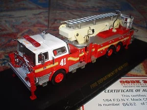 CODE 3 – FDNY  – MACK CF AERIALSCOPE - Imagen 1 de 3