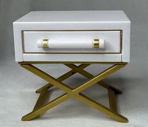 Comodino RAINBOW HIGH casa delle bambole camera da letto con cassetto ricambio oro bianco - Foto 1 di 10
