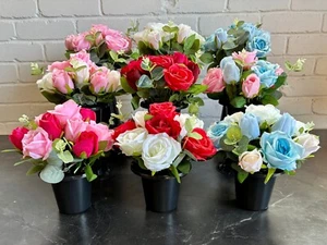 Gedenk Grab oder Friedhof Töpfe Kunstrosen mit Eukalyptus 12 Blütenköpfe - Bild 1 von 24