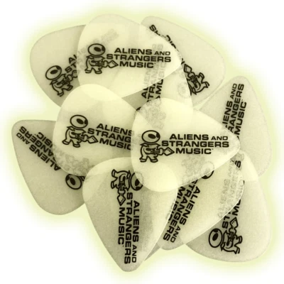 Aliens And Strangers Music 12-Pack Glow-In-The-Dark Guitar Picks by D'Addario Foto 1 de 2