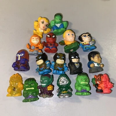 Lote de 17 pequeños Squinkies coleccionables de superhéroes y villanos de Marvel y DC Foto 1 de 2