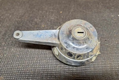 1960's Plymouth Valiant Station Wagon trava traseira tampa traseira 2299712 2299692 - Imagem 1 de 4