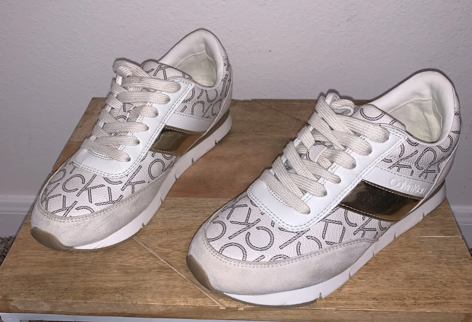 Zapatillas de té Calvin Klein blancas/bronceadas con logotipo CK para mujer talla 6 Foto 1 de 4