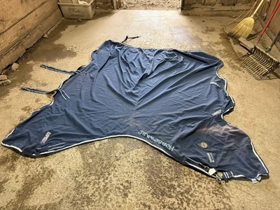 Lençol estável Horseware Rambo Helix 81” azul marinho - Imagem 1 de 4