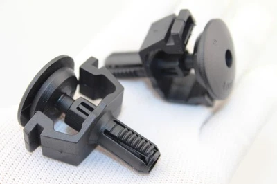 4pcs Radiator Clips Pin for Mercedes Benz E320 E350 E500 E550 CLS55 CLS500 E55 - Image 1 of 4