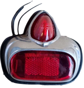 LUZ TRASERA UKSCOOTERS VESPA VBB VBA GS ALEACIÓN ROJO PULIDO CON JUNTA Y BOMBILLA - Imagen 1 de 4