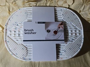 MAKE-UP PINSEL-WASCHMASCHINE-MATTE-MIT SAUGTABS-FÜR SPÜLE-WEISS MIT STREUSELN-NEU! - Bild 1 von 5
