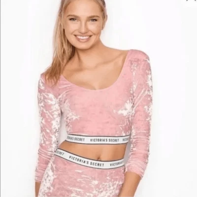 Victoria's Secret -473 NWOT Pink Crushed Velvet Logo Crop Long Sleeve Medium - Image 1 of 4