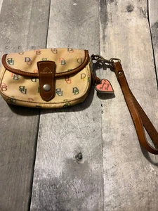 Dooney & Bourke Signature Wristlet Clutch Bag Purse Canvas Leather Trim Strap - Picture 1 of 5