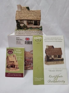 David Winter Cottages Collectors Guild 1995 The Model Dairy With Box and COA - Picture 1 of 10