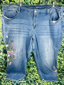 Avenue Denim Capri Cropped Plus Size 32 Embroidered Flowers Floral Summer - Picture 1 of 12