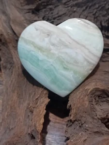 Hermoso corazón de calcita caribeña verde (H5) - Imagen 1 de 2