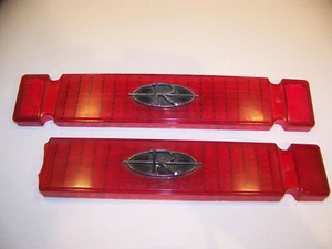 Lentes de luz trasera Buick Riviera 1964 OEM #5955242 con emblemas - Imagen 1 de 2