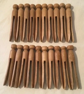 Vintage gebrauchte runde Wäscheklammern aus Holz - 20 Stück Länge: 3 3/4 Zoll  - Bild 1 von 6