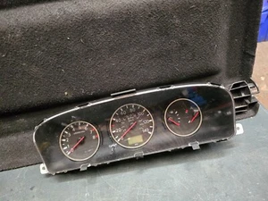 NISSAN X TRAIL MK1 GASOLINA VELOCÍMETRO RELOJES CUADRO PANEL DE INSTRUMENTOS 96K - Imagen 1 de 2