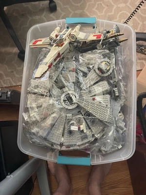 Mixed Star War/LOTR/Other 100s of Bricks and Rare Pieces Vintage LEGO Lot 32lbs - Image 1 of 4