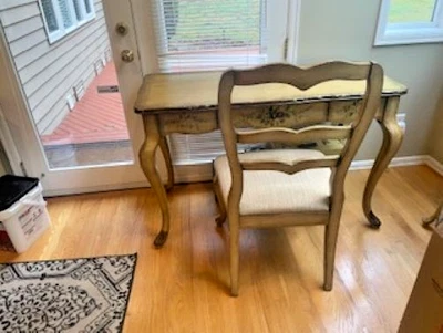 Escritorio y silla de madera pintada a mano - floral francesa Foto 1 de 4