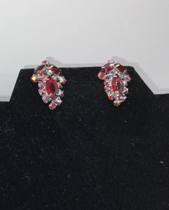 Bold Ruby Red Rhinestone Cluster Design ClipOn Earrings Beautiful Statement VTG - Picture 1 of 24