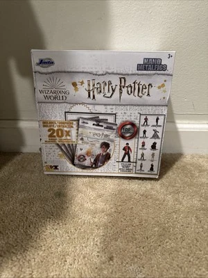 Harry Potter Mundo Mágico Misterio Bolso Minifiguras, Paquete de 19 Nano Figuras de Metal NUEVO Foto 1 de 2