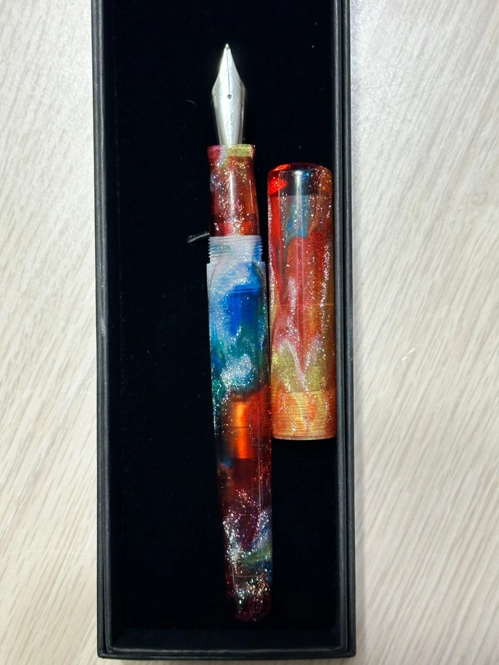 Pluma Estilográfica Etturnings - Manipulación Primaria Cálida - Modelo Cuadrático - Ancha Foto 1 de 1