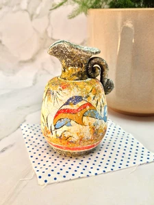 Vintage Style Miniature Greek Vase • Hand Painted Dolphins Pottery 10cm - Foto 1 di 16