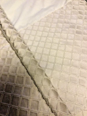 Croscill King Sham 26” X 42”  and  Queen 13.5 " Drop Bed Skirt Cream Corded - Imagem 1 de 4