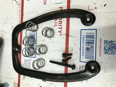 GHT225 WEED EATER HEDGE TRIMMER  LOWER VIBRATION PLATE WITH SPRINGS  - Image 1 of 2