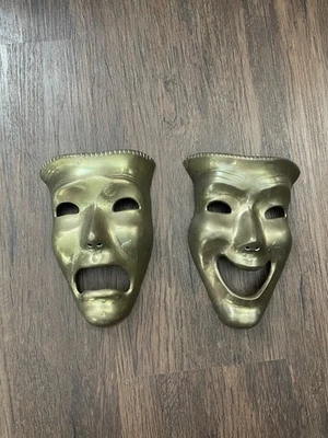 Juego de 2 máscaras de teatro de latón de colección de los años 70 comedia tragedia actuación arte colgante de pared Foto 1 de 4