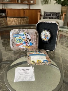 Nuevo Reloj Disney 70 Aniversario Mickey Mouse y Amigos Coleccionable Lata - Imagen 1 de 12