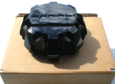 NEW 2021 - 2025 GMC Sierra Denali 2500 3500 HD Black Center Cap P/N 84307952 - Image 1 of 4