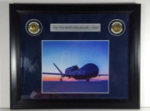 "The First NATO AGS Aircraft - 2015" GERAHMTER FOTODRUCK mit CHALLENGE COINS - Bild 1 von 6