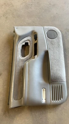 1999 Chevy Suburban 1500 Front Door Trim Panel Left Drivers Side Foto 1 de 4