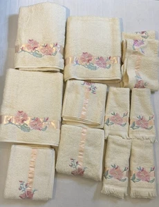 Vintage 13-teiliges Set Avanti Primel Handtücher Elfenbein, Rosa, Pfirsich Satinborte - Bild 1 von 4