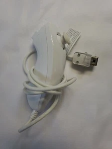 Offizieller authentischer Nintendo Marke Wii/Wii U Nunchuck Controller weiß. B3 - Bild 1 von 2