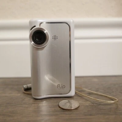 Flip Video F160W Pure Digital White Silver Camera USB Zoom WORKS GREAT !!! - Image 1 of 4