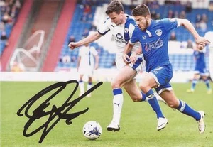 OLDHAM: RYAN FLYNN SIGNED 6x4 ACTION PHOTO+COA - Picture 1 of 1
