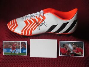 LIVERPOOL LEGEND JAMIE CARRAGHER SIGNED GENUINE ADIDAS PREDITO BOOT- PHOTO PROOF