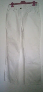 Weiße Damen-Jeans mit Nietverzierungen an den Taschen Gr. 38 - Bild 1 von 1