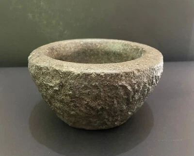 Старая винтажная примитивная кухонная чаша ручной работы с богатой патиной из черного камня (S4) - Изображение 1 из 4