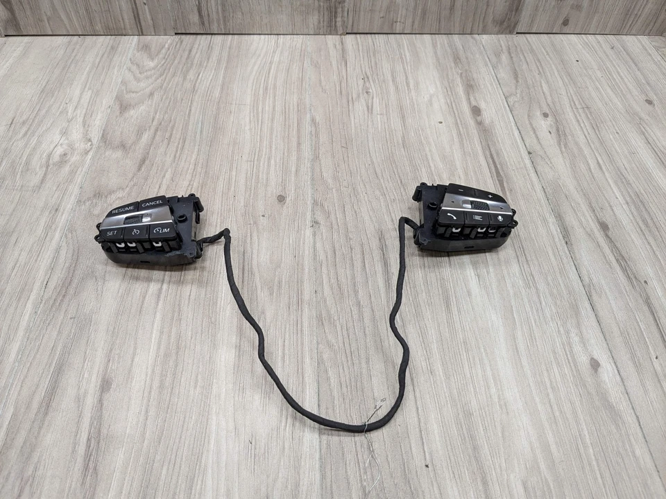 Botones de interruptor de control del volante OEM BMW F44 G20 G22* G23* G26 G29 330 430 Foto 1 de 4