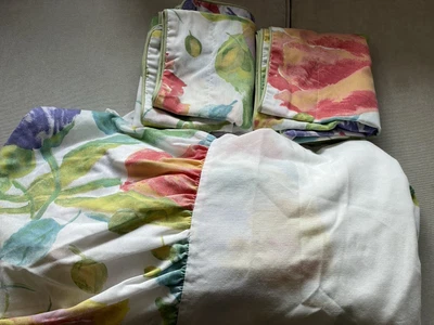 Conjunto de falda de cama vintage Westpoint Stevens Queen y 2 fundas de almohada floral colorido Foto 1 de 4