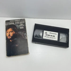 Beyond The Law VHS Video Tape Movie Charlie Sheen - Imagen 1 de 3